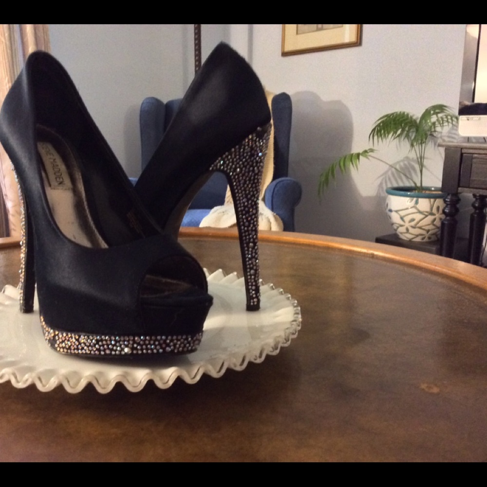 Steve Madden black rhinestone open toe size 8M